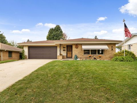 Photo of 2911 S 72nd St, West Allis, WI 53219 (MLS # 1940058)
