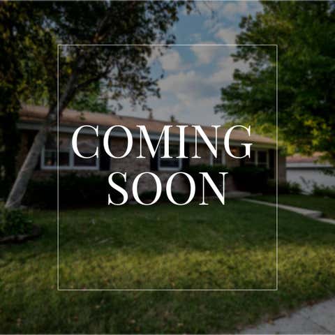 Photo of 2002 Dixie Dr, Waukesha, WI 53189 (MLS # 1969604)