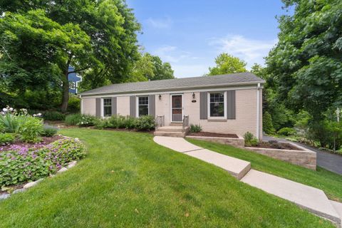 Photo of 1060 Hawthorne Ln, Brookfield, WI 53005 (MLS # 1922703)