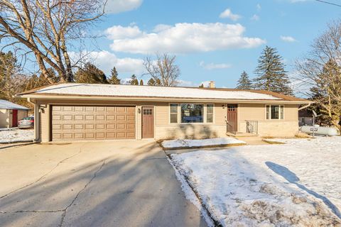 Photo of W1083 Lake Dr, Auburn, WI 53010 (MLS # 1945683)