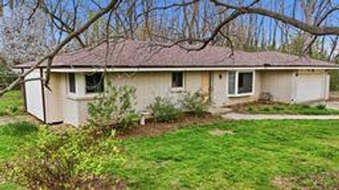 Photo of 6731 S 111th St, Franklin, WI 53132 (MLS # 1959411)