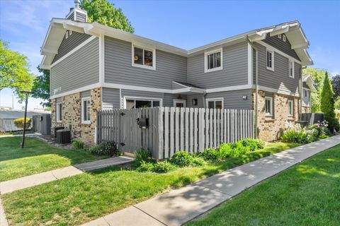 Photo of N76W14482 Northpoint Dr, Menomonee Falls, WI 53051 (MLS # 1964741)