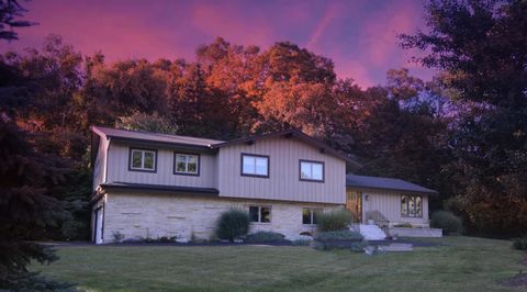 Photo of 17900 Anthony Ln, Brookfield, WI 53045 (MLS # 1935501)