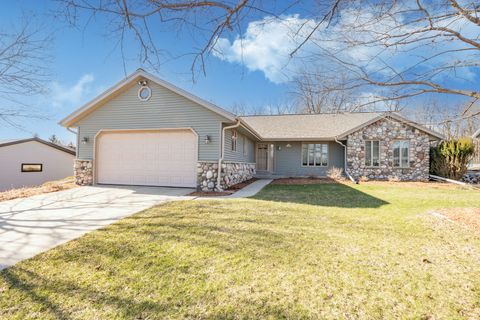 Photo of N70W23439 Prides Rd, Sussex, WI 53089 (MLS # 1957594)