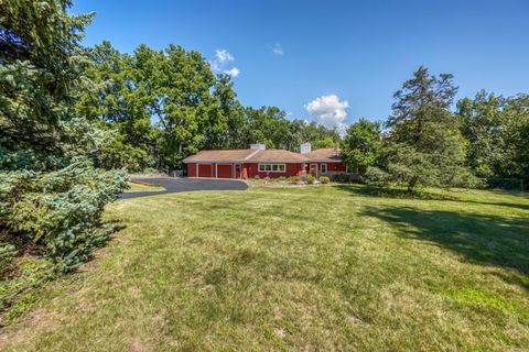 Photo of 2117 Hillside Dr, Delafield, WI 53018 (MLS # 1940146)