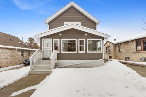 Photo of 2132 S 85th St, West Allis, WI 53227 (MLS # 1944937)