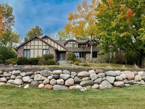 Photo of 14140 Golf Pkwy, Brookfield, WI 53005 (MLS # 1941146)