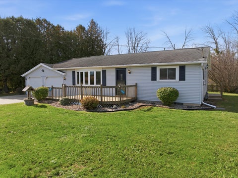 Photo of 1324 S Alverno Rd, Manitowoc Rapids, WI 54220 (MLS # 1985463)