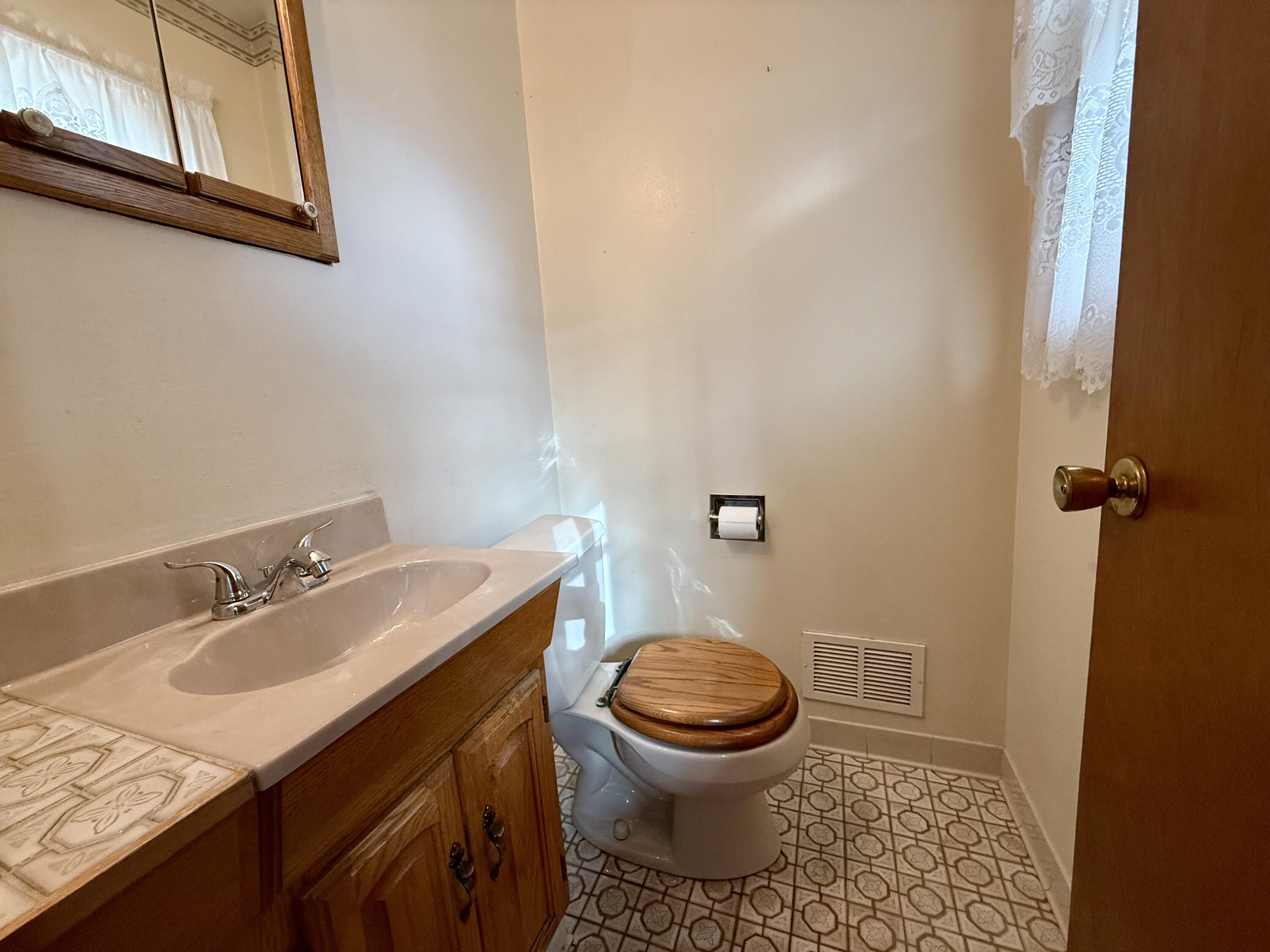 Port Washington, Wisconsin 53074, United States, 3 Bedrooms Bedrooms, ,2 BathroomsBathrooms,Residential,Pending,248208