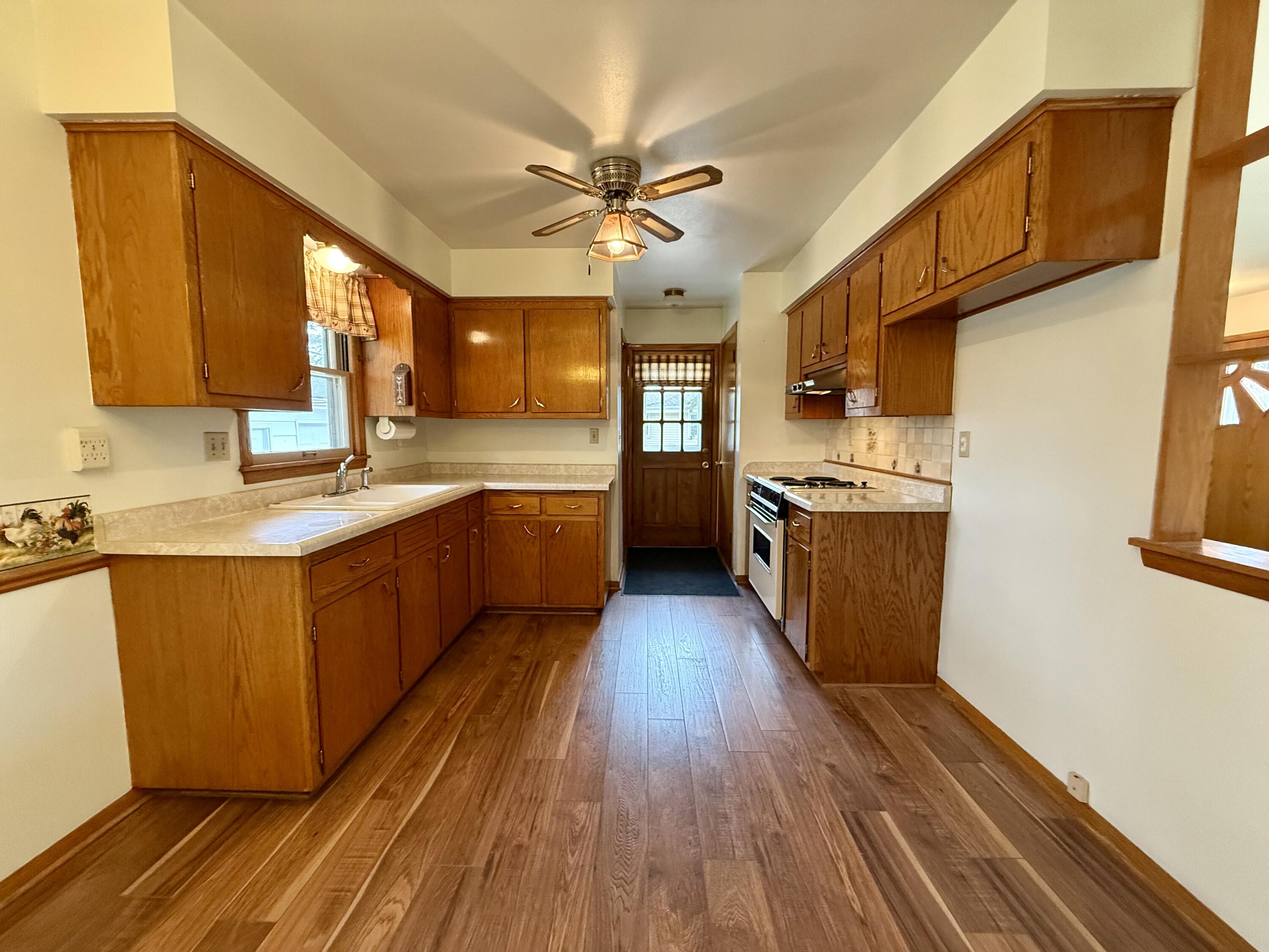 Port Washington, Wisconsin 53074, United States, 3 Bedrooms Bedrooms, ,2 BathroomsBathrooms,Residential,Pending,248208