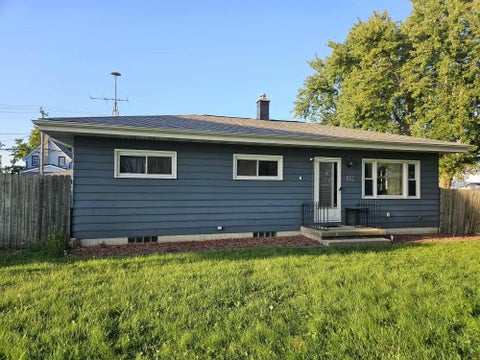 Photo of 902 Columbia Ave, South Milwaukee, WI 53172 (MLS # 1935474)