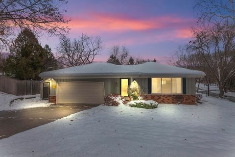 Photo of 205 Crestwood Dr, Waukesha, WI 53188 (MLS # 1945049)