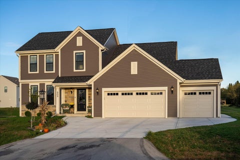 Photo of 609 Bark River Way, Dousman, WI 53118 (MLS # 1984214)