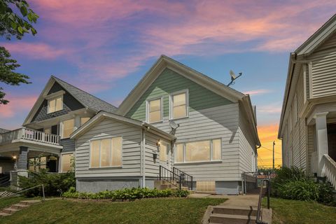 Photo of 3118 N Bartlett Ave, Milwaukee, WI 53211 (MLS # 1923712)