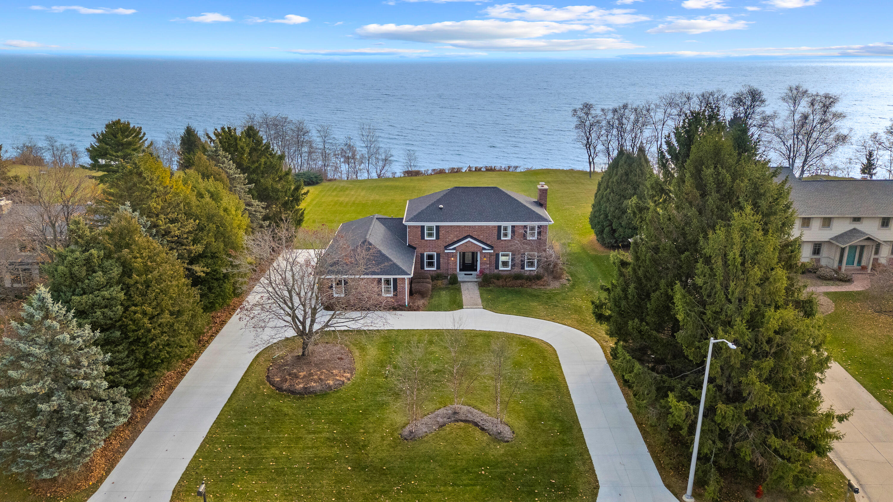 Port Washington, Wisconsin 53074, United States, 4 Bedrooms Bedrooms, ,3 BathroomsBathrooms,Residential,Pending,249445