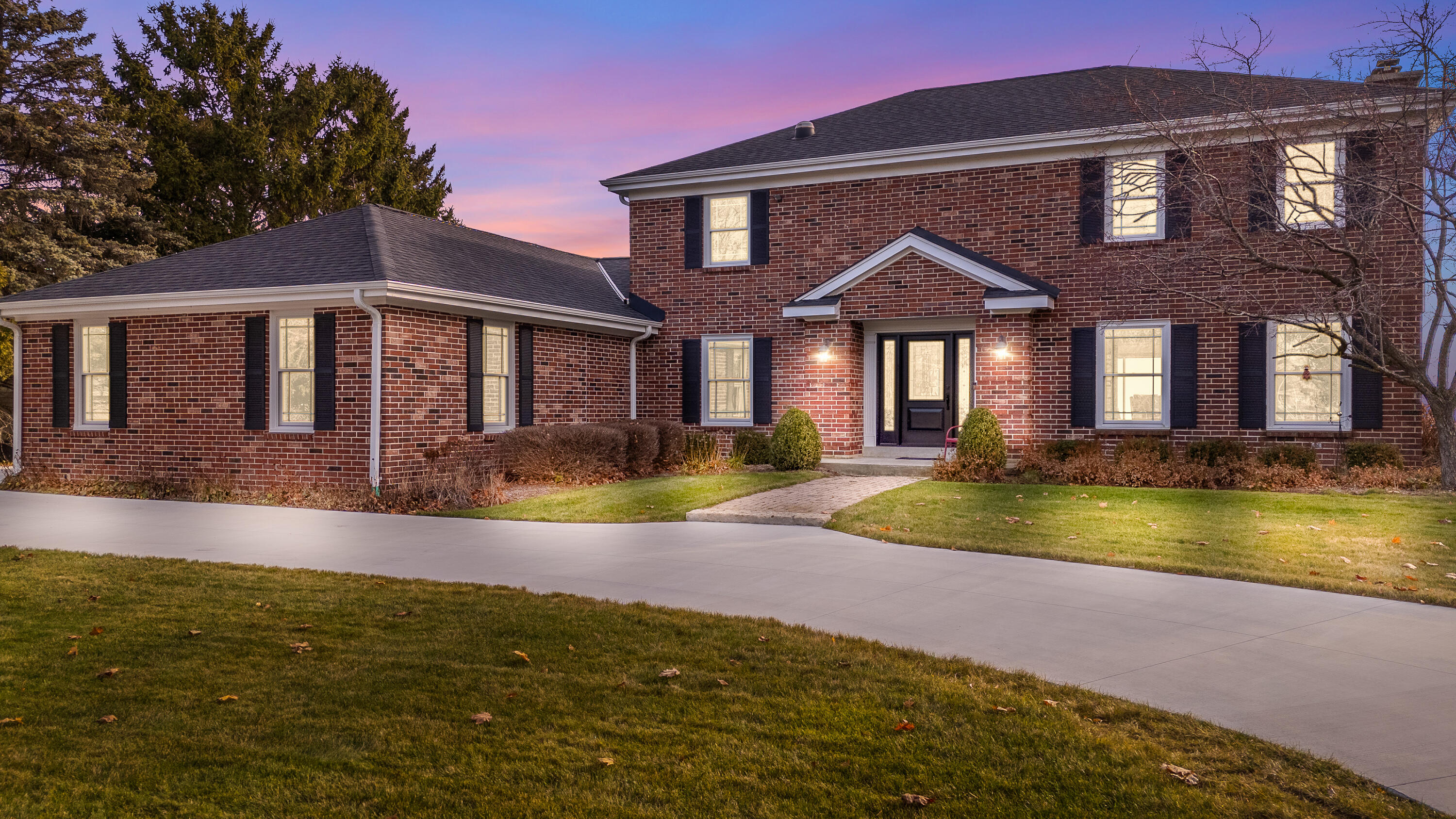 Port Washington, Wisconsin 53074, United States, 4 Bedrooms Bedrooms, ,3 BathroomsBathrooms,Residential,Pending,249445