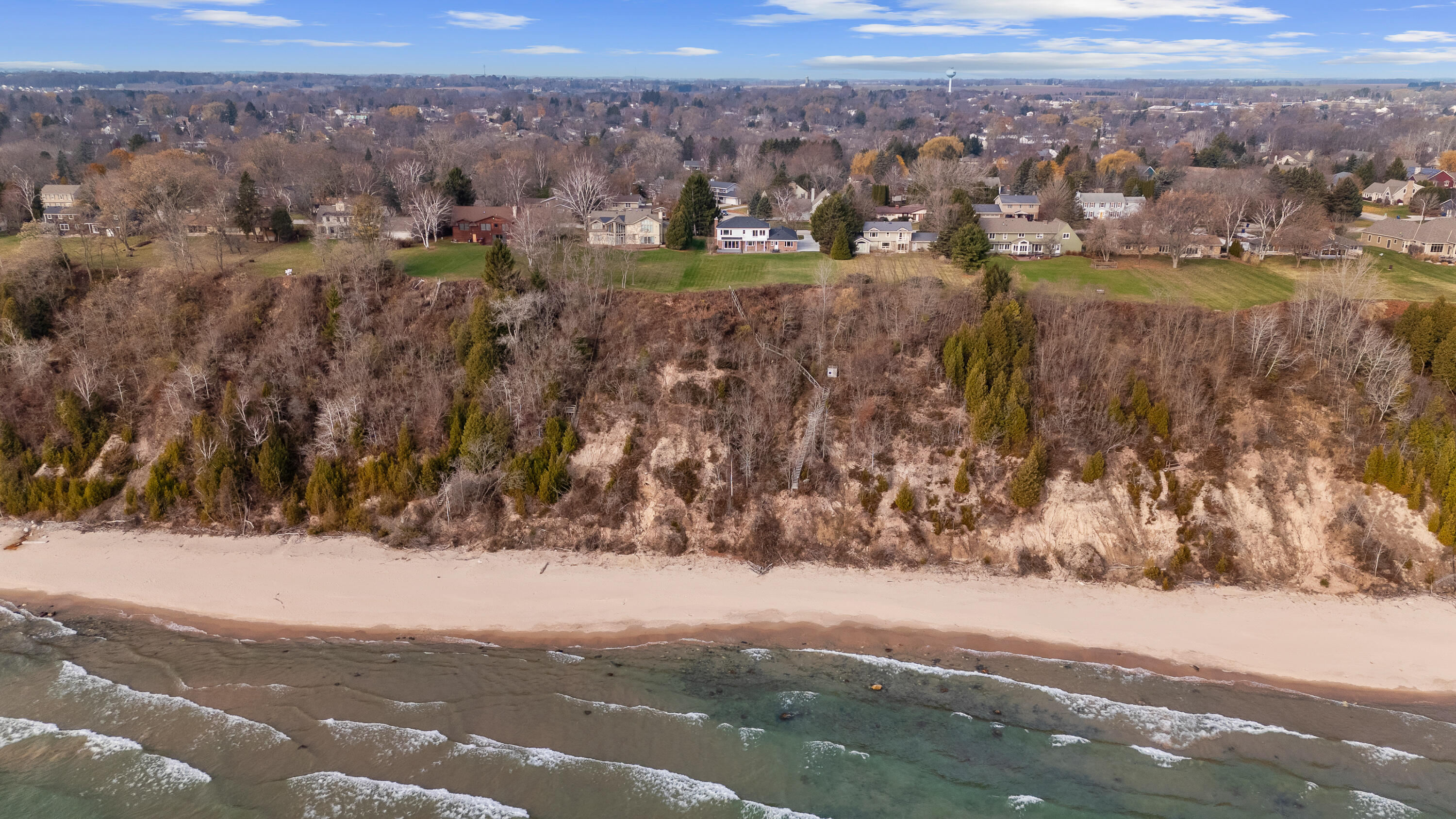 Port Washington, Wisconsin 53074, United States, 4 Bedrooms Bedrooms, ,3 BathroomsBathrooms,Residential,Pending,249445