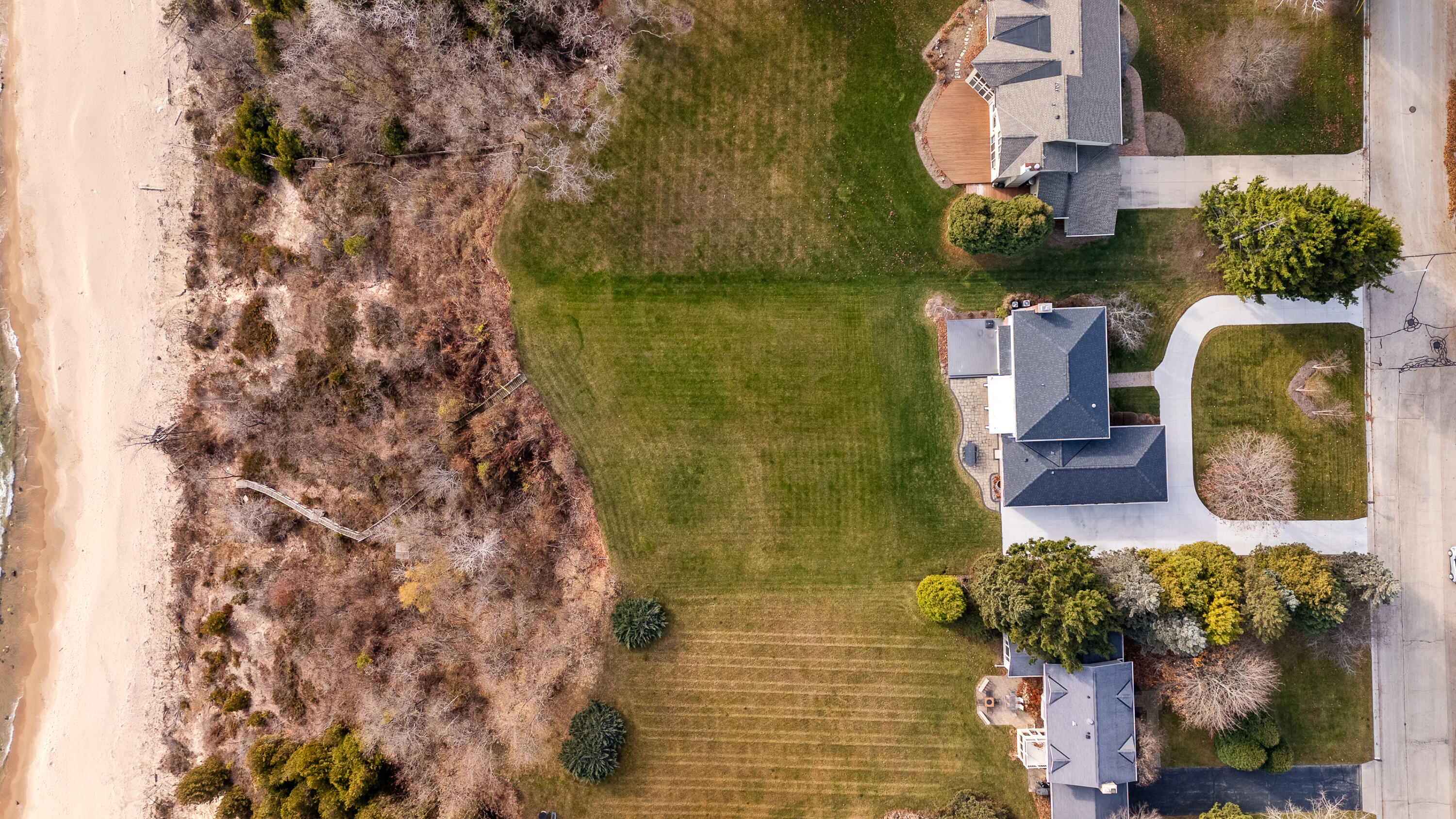 Port Washington, Wisconsin 53074, United States, 4 Bedrooms Bedrooms, ,3 BathroomsBathrooms,Residential,Pending,249445