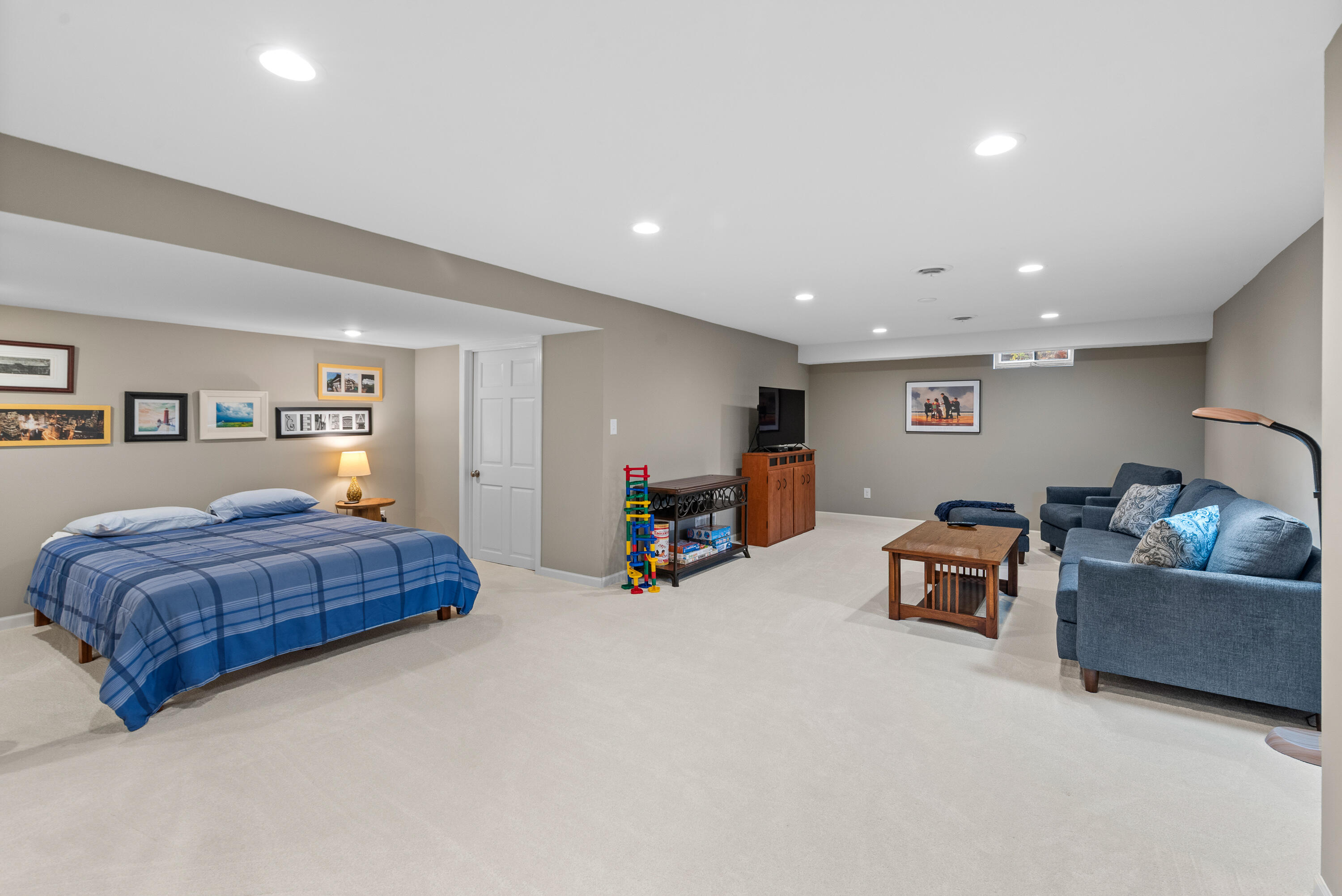 Port Washington, Wisconsin 53074, United States, 4 Bedrooms Bedrooms, ,3 BathroomsBathrooms,Residential,Pending,249445