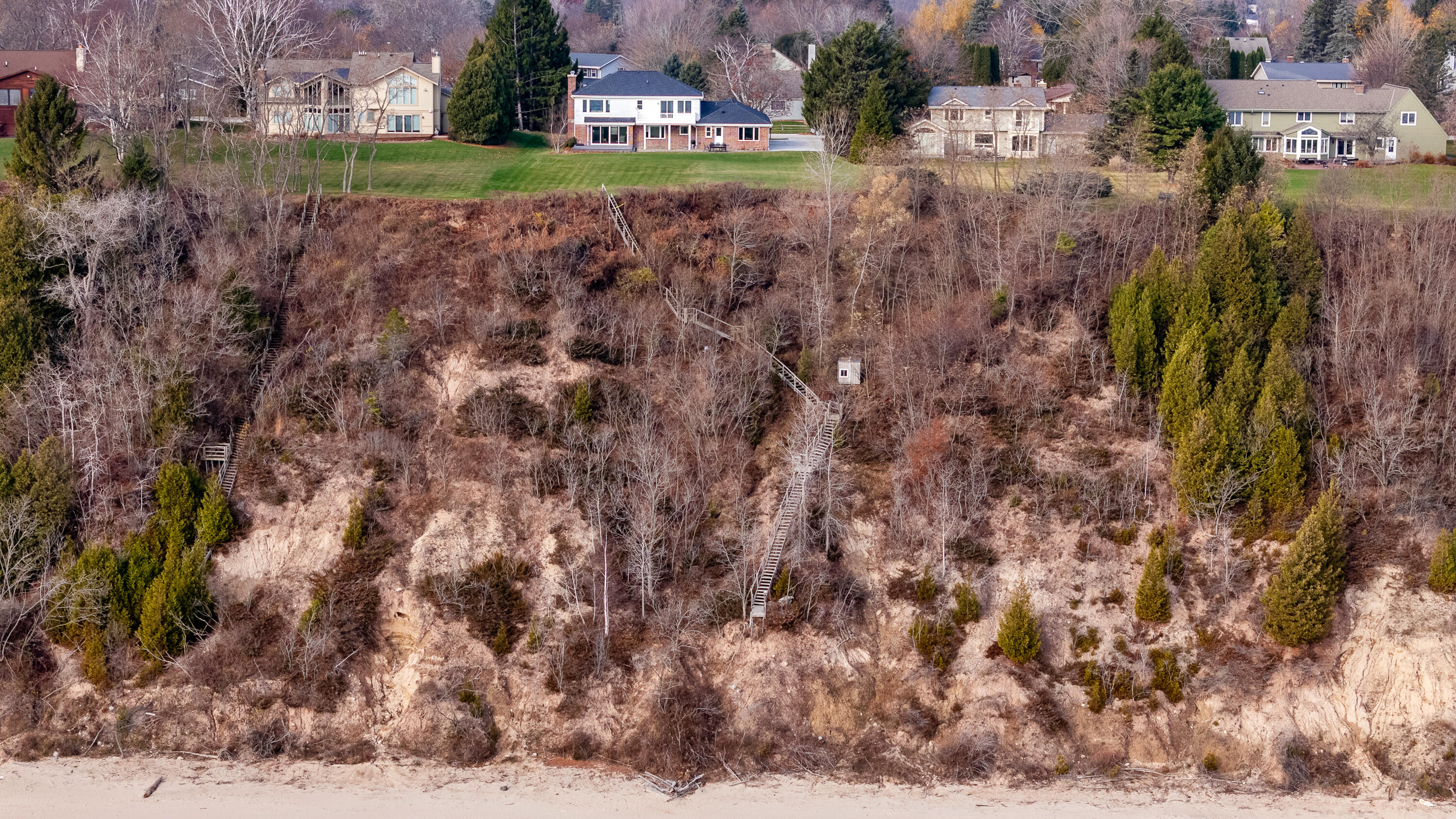 Port Washington, Wisconsin 53074, United States, 4 Bedrooms Bedrooms, ,3 BathroomsBathrooms,Residential,Pending,249445