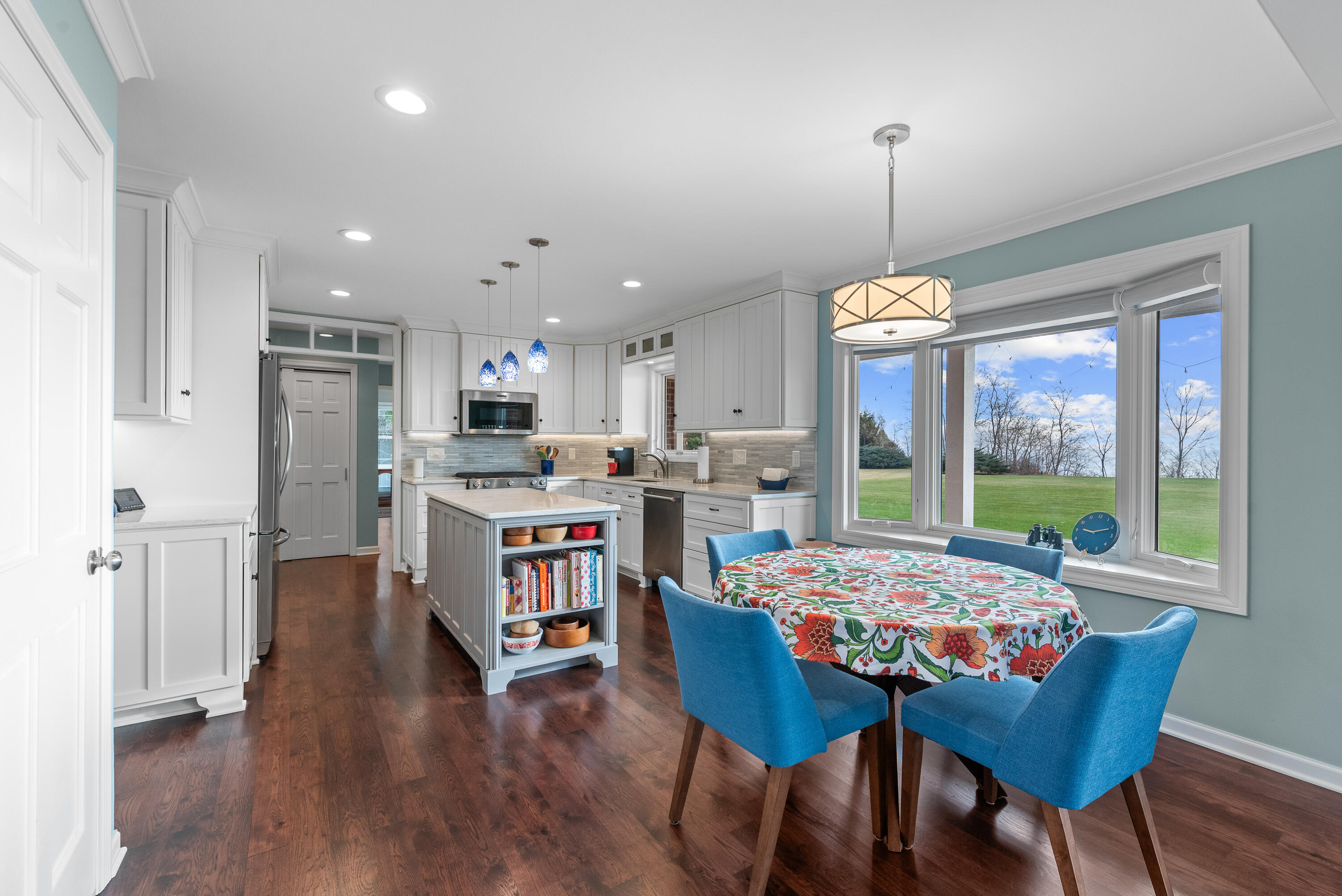 Port Washington, Wisconsin 53074, United States, 4 Bedrooms Bedrooms, ,3 BathroomsBathrooms,Residential,Pending,249445