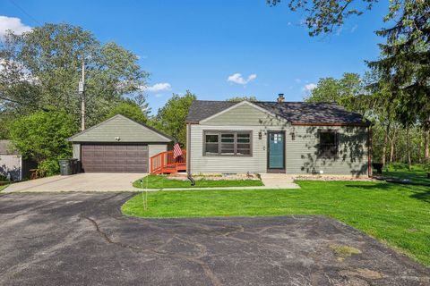 Photo of 7218 S 51st St, Franklin, WI 53132 (MLS # 1932963)