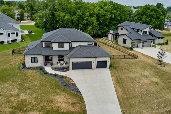 13680 W UPLAND RIDGE CT, NEW BERLIN, WI 53151 - Image 6aa88bbdd97ad35e4f9f4fe0c65fac77/3370457409