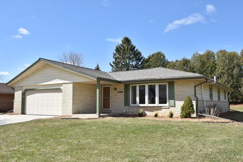 Photo of W75N813 Tower Ave, Cedarburg, WI 53012 (MLS # 1912045)