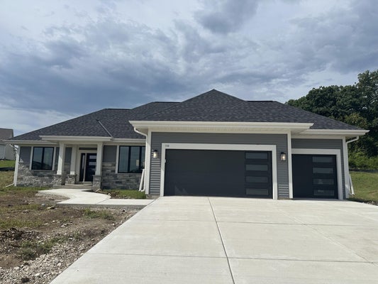 110 RETZER VIEW CT, WAUKESHA, WI 53188 - Image 6abb3f1c3befdb6cf617fed4eb066a2f/4195192012