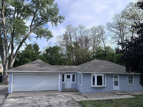 Photo of 2407 Summit Ave, Waukesha, WI 53188 (MLS # 1964273)