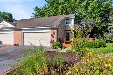 Photo of 2227 E Excalibur Ct, Oak Creek, WI 53154 (MLS # 1932806)