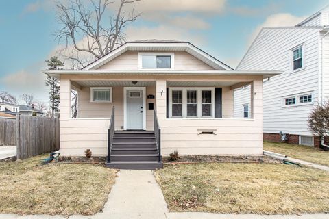 Photo of 909 Arthur Ave, Racine, WI 53405 (MLS # 1952795)