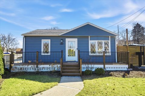 Photo of 2801 E Rhode Island Ave, Milwaukee, WI 53207 (MLS # 1953923)