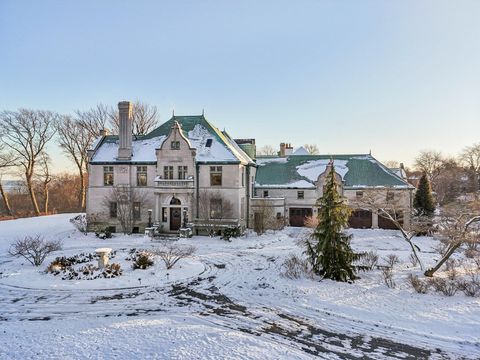 3432 N Lake Dr Milwaukee WI 53211