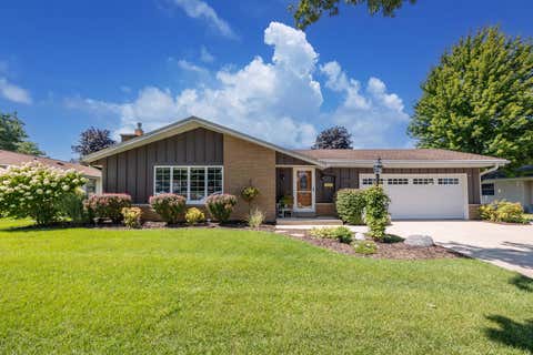 Photo of 6109 Thornridge Ln, Greendale, WI 53129 (MLS # 1977689)