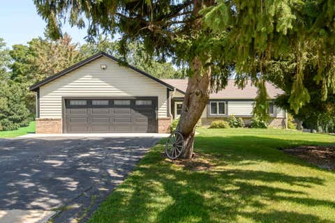 Photo of 11506 W Janet Ct, Franklin, WI 53132 (MLS # 1977240)