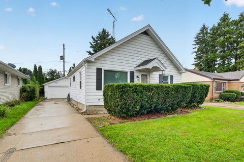 Photo of 1425 south St, Racine, WI 53402 (MLS # 1981005)