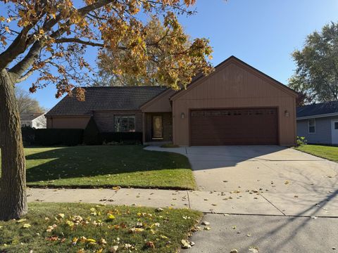 Photo of 1522 N Francis St, Port Washington, WI 53074 (MLS # 1942947)