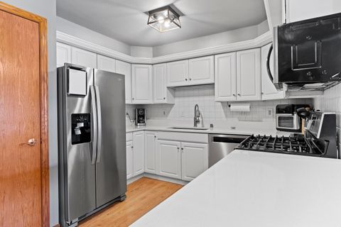 Photo of 10153 W Whitnall Edge Dr, Franklin, WI 53132 (MLS # 1917255)