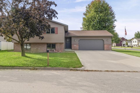 Photo of 802 Laurel Pl E, Holmen, WI 54636 (MLS # 1984012)