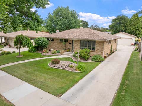 Photo of 2821 S 18th St, Sheboygan, WI 53081 (MLS # 1970272)