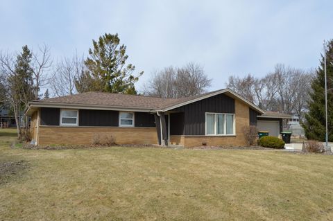 Photo of 8161 S Woodridge Dr, Oak Creek, WI 53154 (MLS # 1910723)