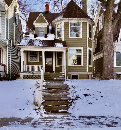 Photo of 2862 N Stowell Ave, Milwaukee, WI 53211 (MLS # 1948043)