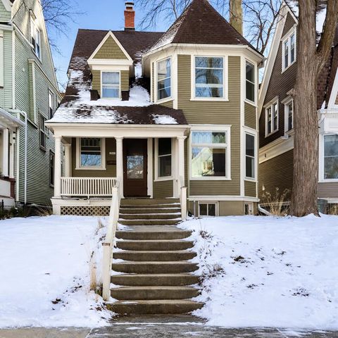 Photo of 2862 N Stowell Ave, Milwaukee, WI 53211 (MLS # 1948043)