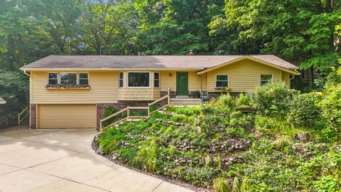 Photo of N31W22025 Shady Ln, Pewaukee, WI 53072 (MLS # 1979541)