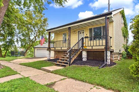 Photo of 3678 S Bombay Ave, Saint Francis, WI 53235 (MLS # 1975616)
