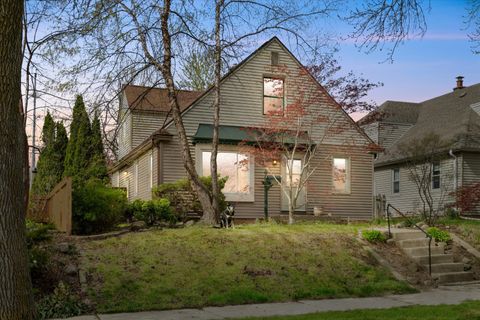 Photo of 3249 W Ruskin St, Milwaukee, WI 53215 (MLS # 1959702)