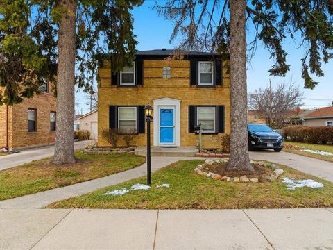 Photo of 2420 Dwight St, Racine, WI 53403 (MLS # 1945701)