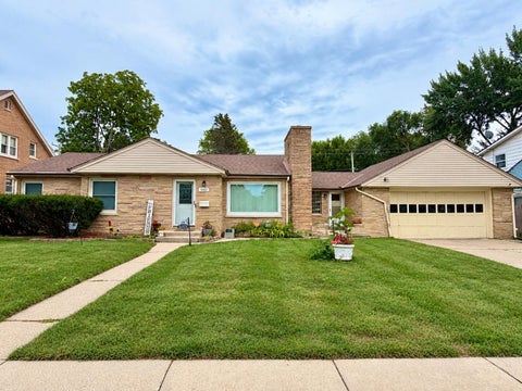 Photo of 5032 N 60th St, Milwaukee, WI 53218 (MLS # 1982620)