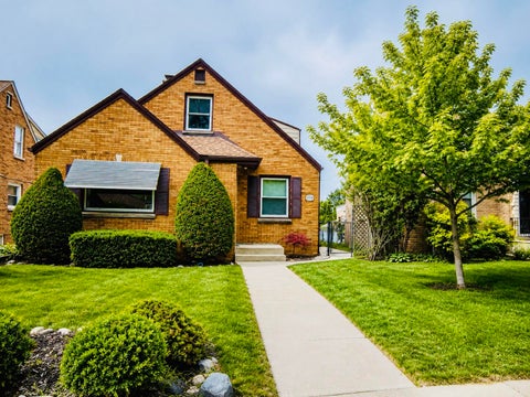 Photo of 3124 S 40th St, Milwaukee, WI 53215 (MLS # 1975875)